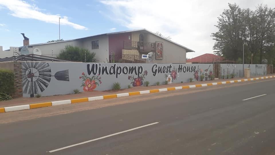 Die Windpomp Guesthouse Gobabis 外观 照片